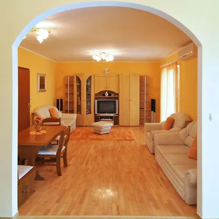 Spacious 100m2 W Big Terrace & Great Sea View Apartament Slatine